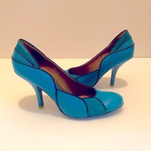 Stylish teal pumps with exquisite detailing.